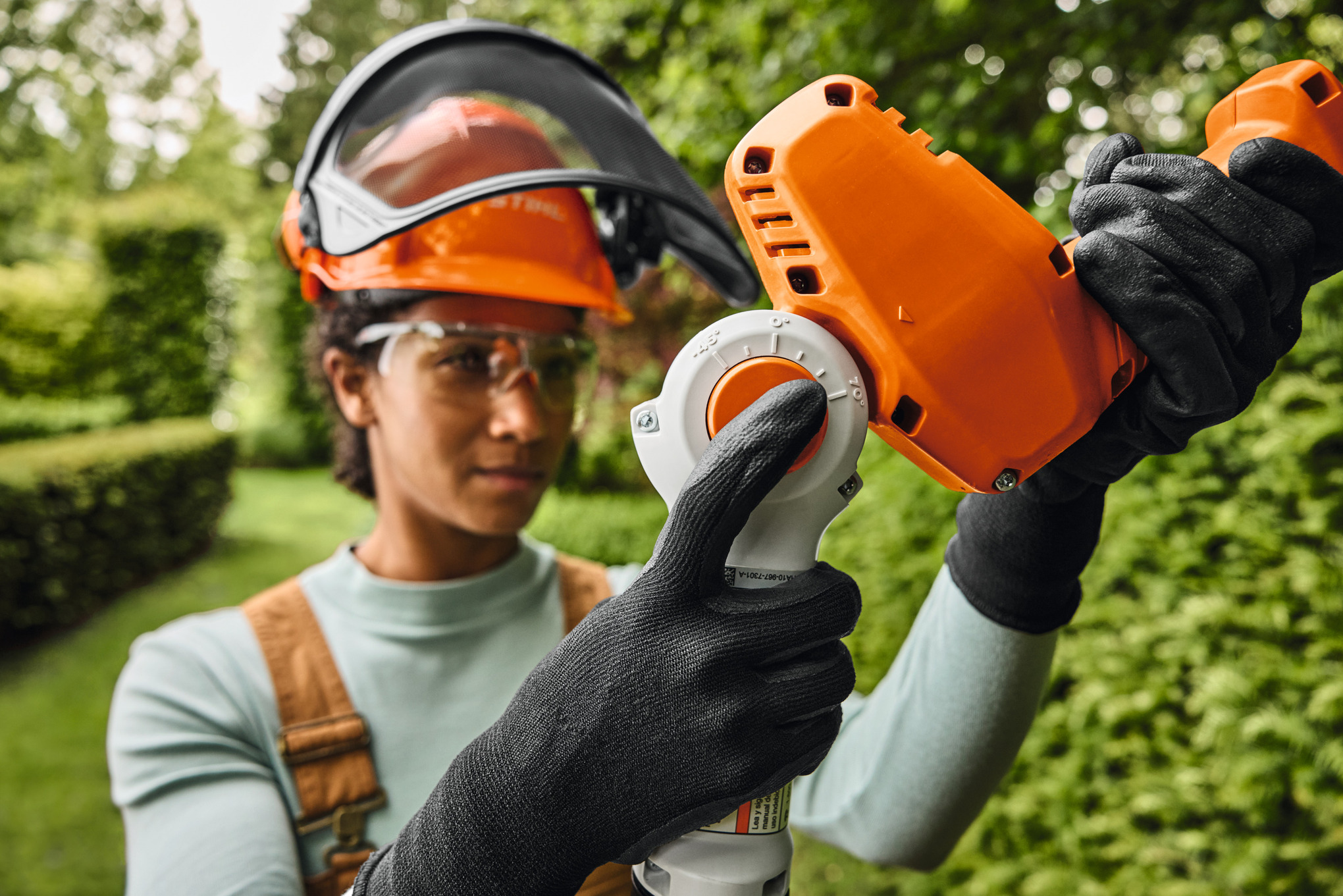 STIHL HLA 40 Battery Powered Extended-Reach Hedge Trimmer